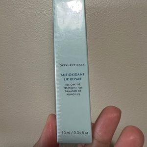 ANTIOXIDANT LIP REPAIR